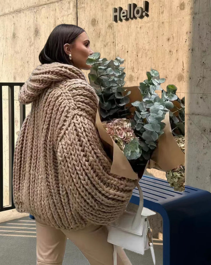 Damer grovstickad hoodiejacka med oversized passform och djup krage Eva Jonsson-Eva Jonsson