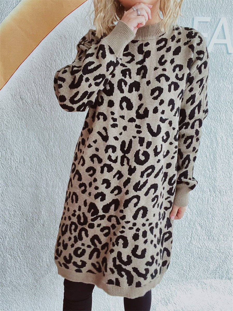 Damer grovstickad klänning i modernt leopardsmönster Mirla-Eva Jonsson