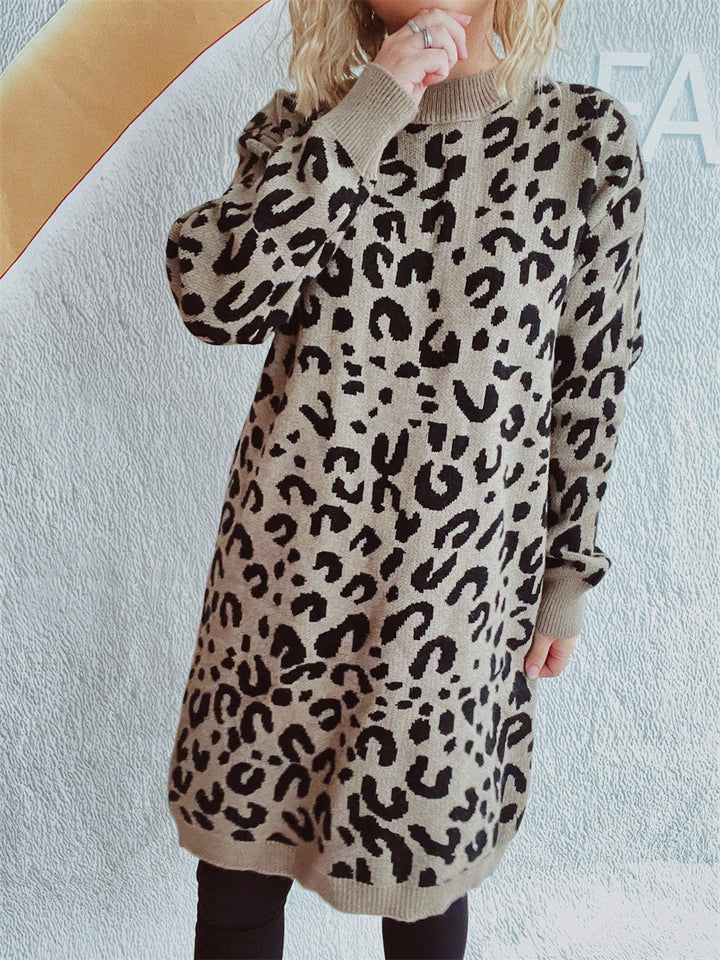 Damer grovstickad klänning i modernt leopardsmönster Mirla-Eva Jonsson