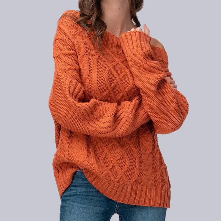 Damer grovstickad tröja med asymmetrisk halsringning och flätmönster Mirla-Eva Jonsson
