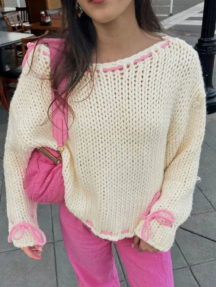 Damer grovstickad tröja med lekfulla detaljer och avslappnad passform Mirla-Eva Jonsson