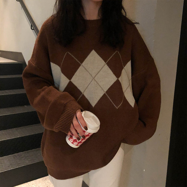 Damer grovstickad tröja med modernt rutmönster och avslappnad oversized passform Mirla-Eva Jonsson