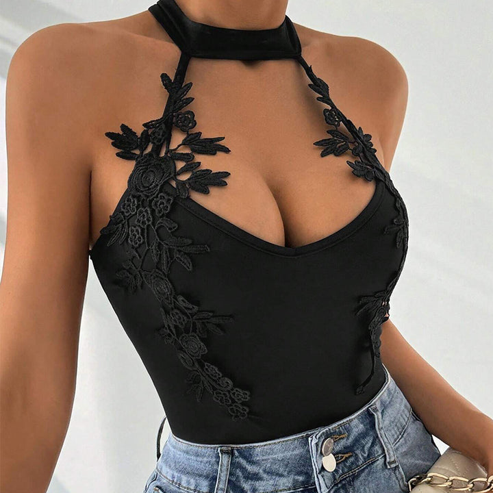 Damer halterneck bodysuit med blommig spetsdetaljer och djup V-hals Mirla-Eva Jonsson