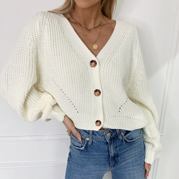 Damer höftlång cardigan med djup V-urringning och dekorativa knappar Eva Jonsson-Eva Jonsson