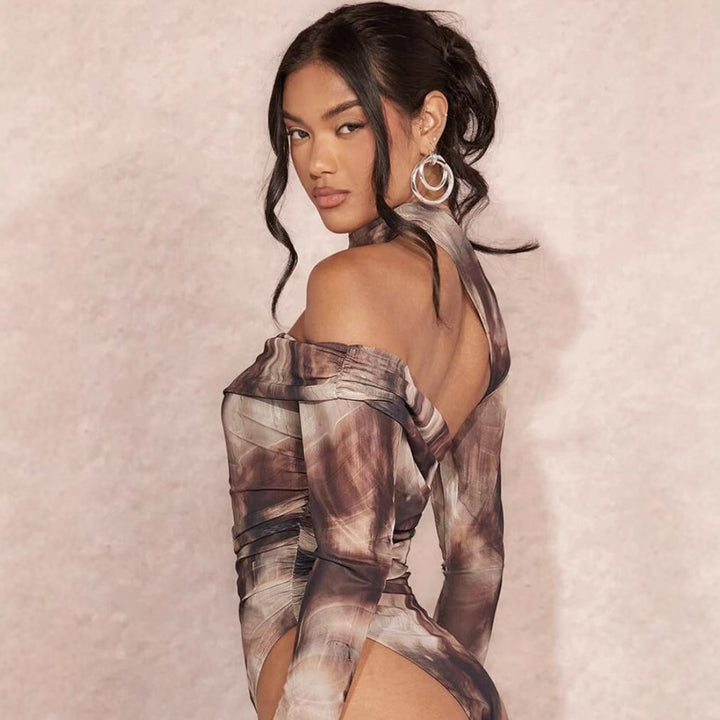 Damer högkragad bodysuit med asymmetrisk skärning och raffinerade draperingar Mirla-Eva Jonsson
