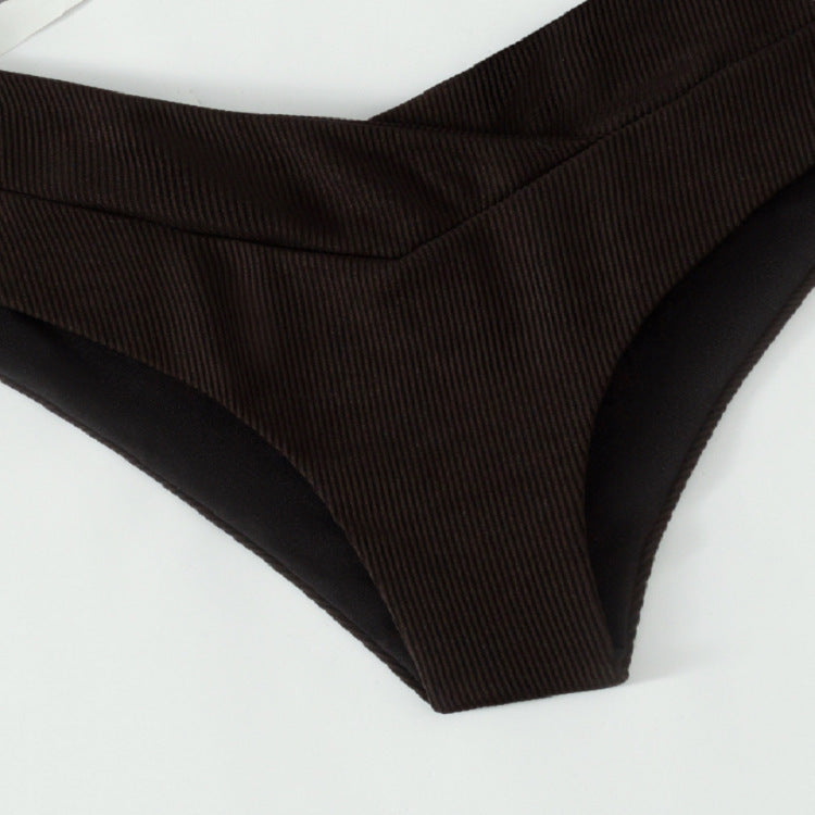Damer högmidjade bikiniunderdelar med modern skärning och elegant design Mirla-Eva Jonsson