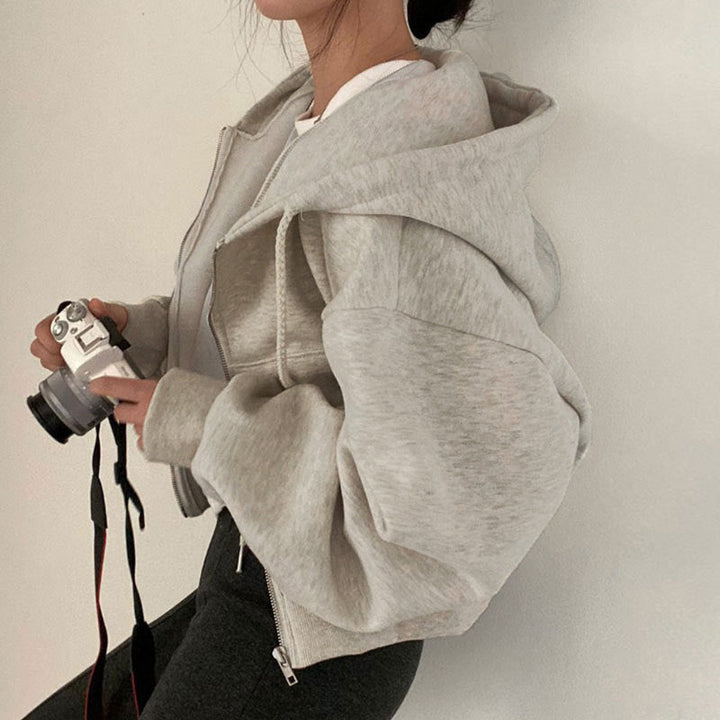 Damer hooded sweatshirt med oversized skärning och praktiska fickor Mirla-Eva Jonsson