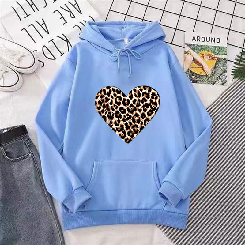 Damer hoodie med hjärtformad leopardmönster Mirla-Eva Jonsson