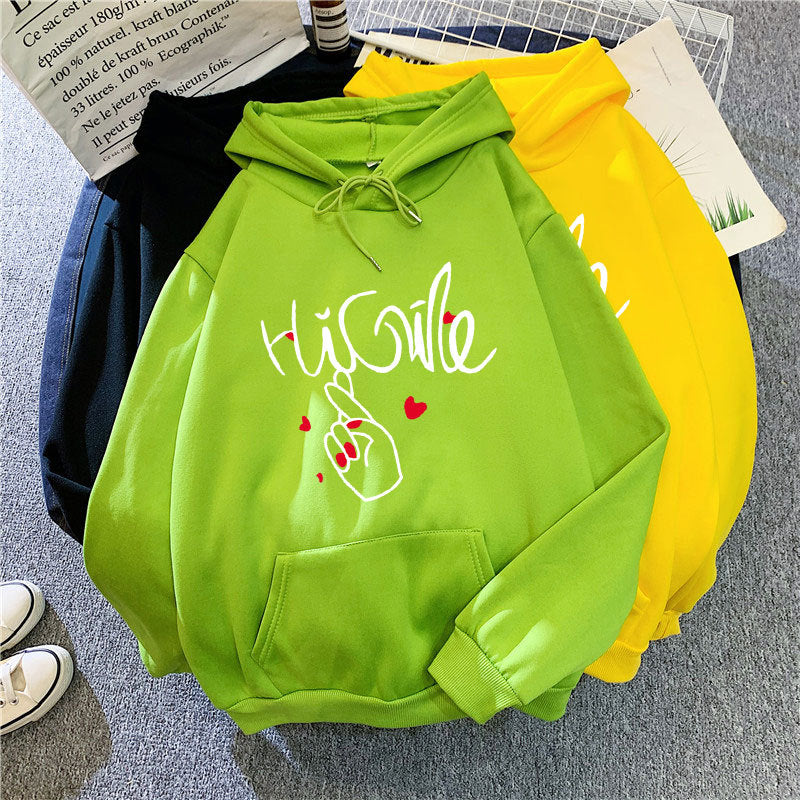 Damer hoodie med kreativ grafisk design Mirla-Eva Jonsson