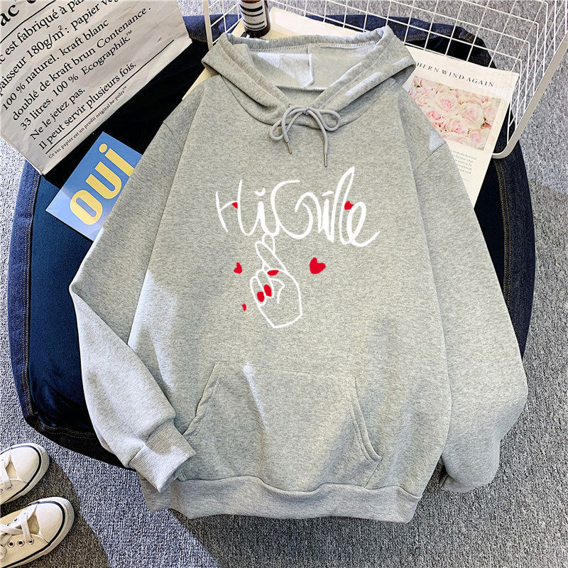 Damer hoodie med kreativ grafisk design Mirla-Eva Jonsson