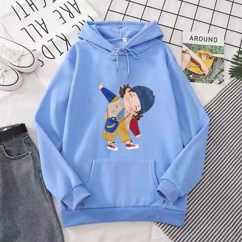 Damer hoodie med lekfull barndesign Mirla-Eva Jonsson