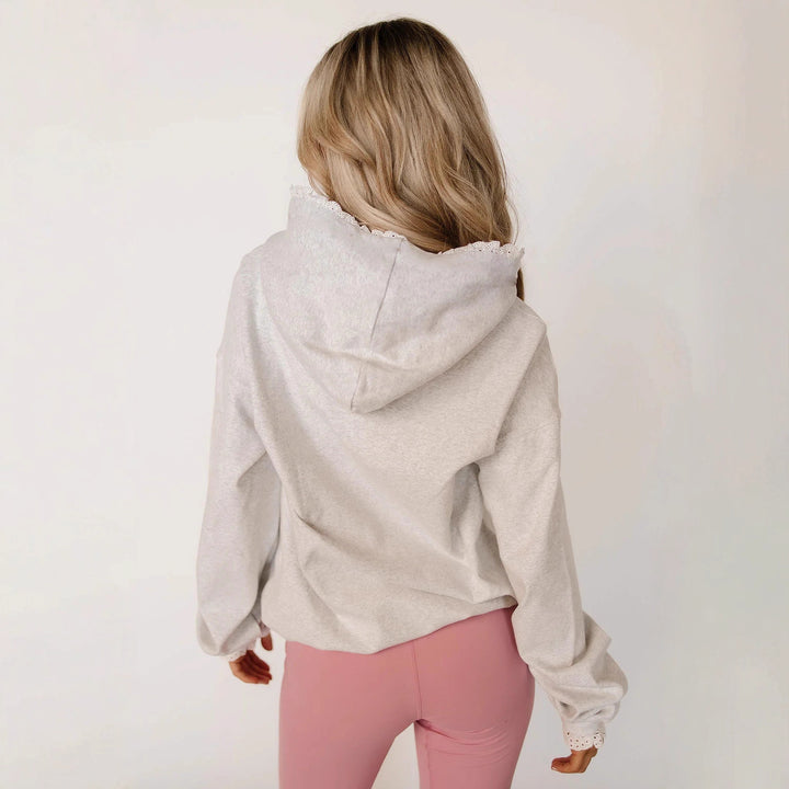Damer hoodie med lekfull spetskant och blommigt foder Eva Jonsson-Eva Jonsson