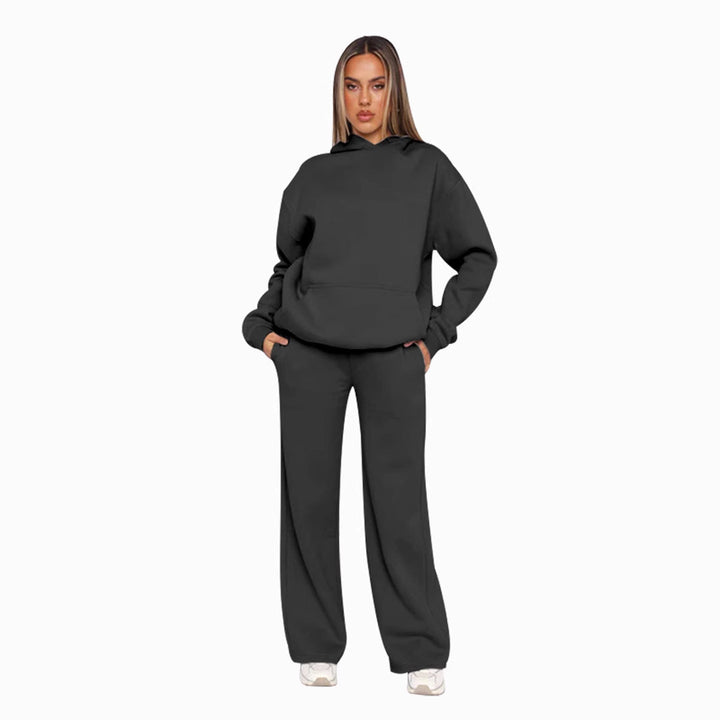 Damer hoodie och vida joggingsbyxor Mirla-Eva Jonsson