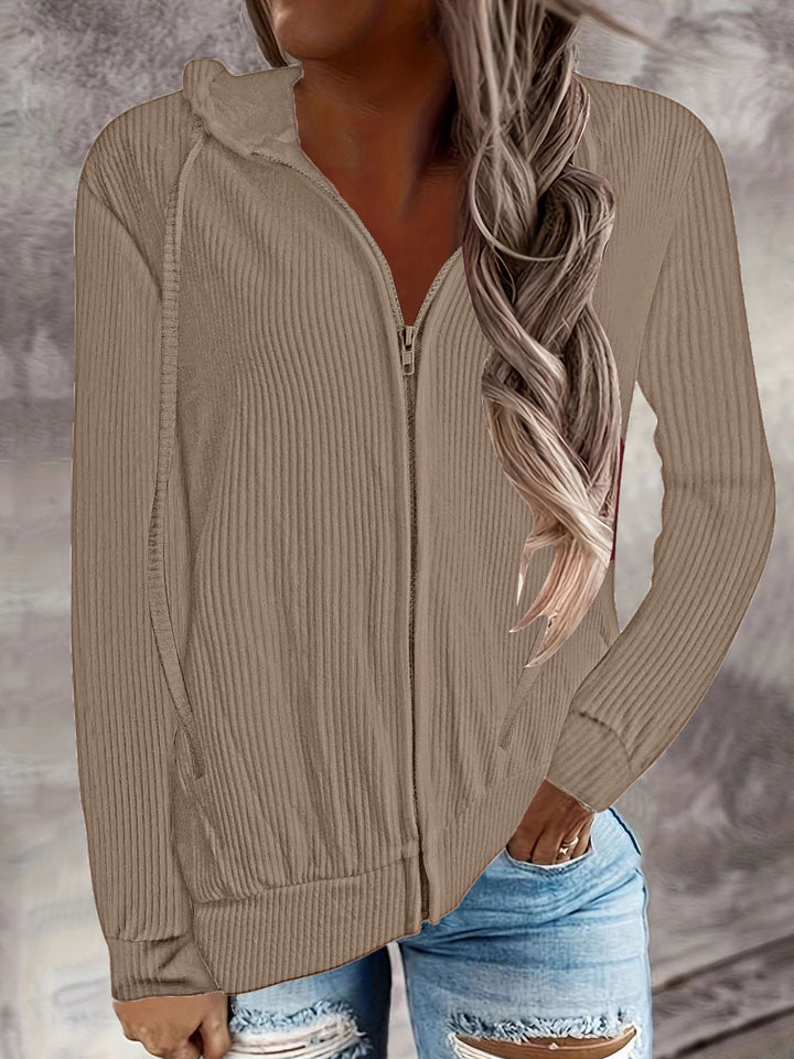 Damer hoodiejacka i modern ribbstickad design med fickor Mirla-Eva Jonsson