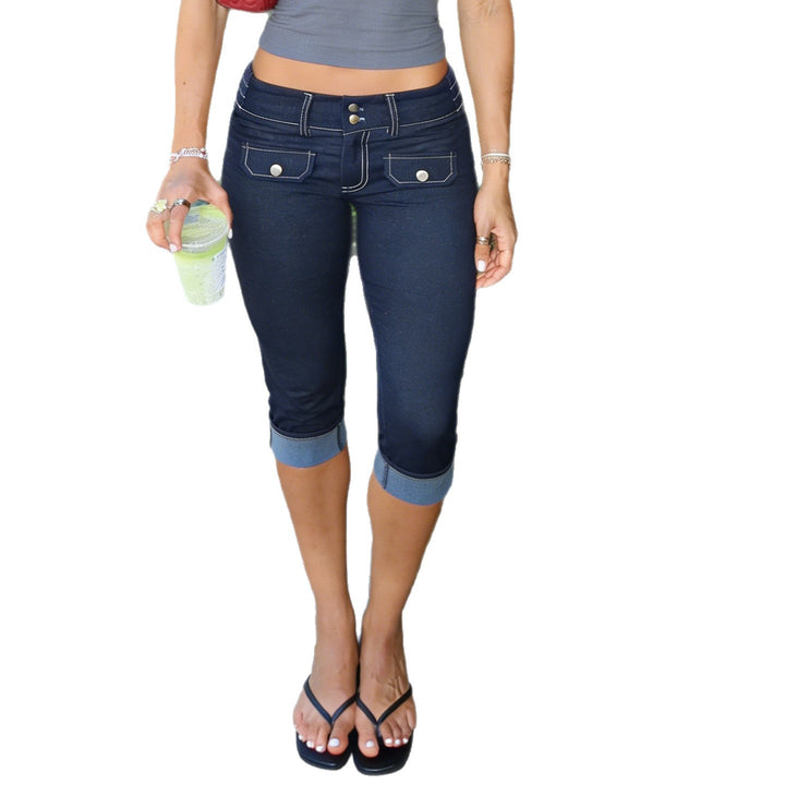 Damer jeans i modern cropped-stil med praktiska fickor och avslappnad uppvikning Mirla-Eva Jonsson