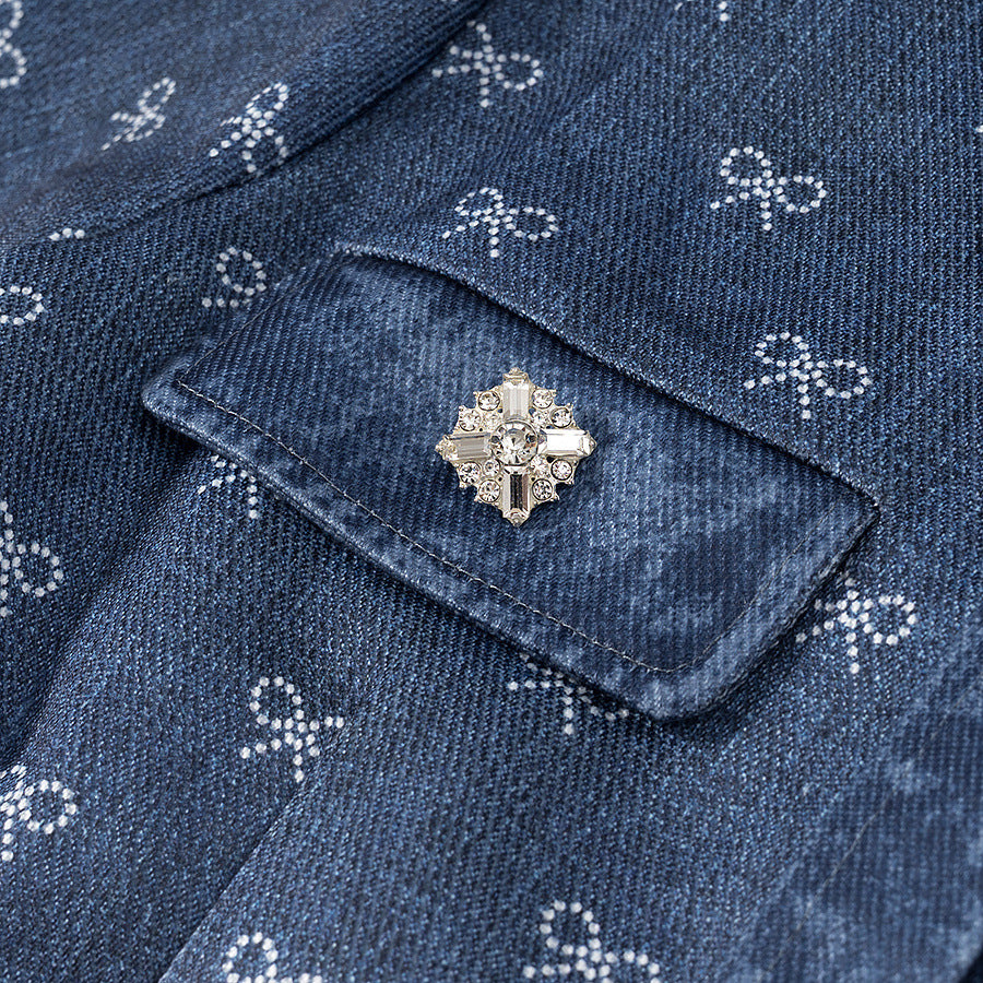 Damer jeansklänning med broderade detaljer och praktiska fickor Mirla-Eva Jonsson