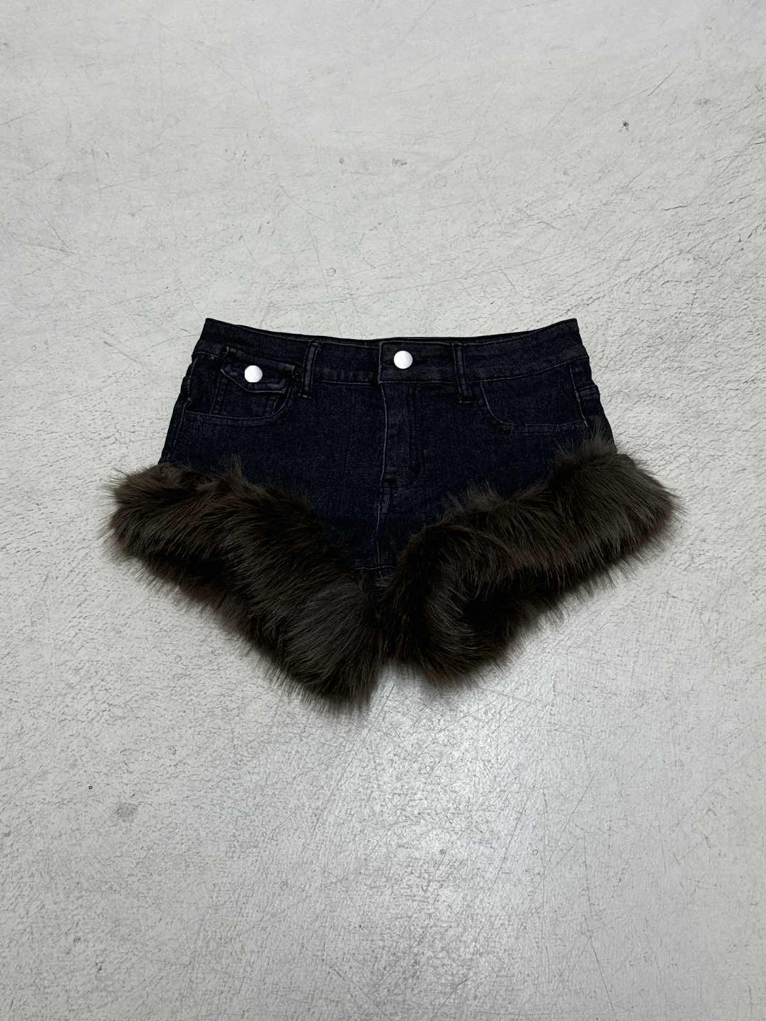 Damer jeansshorts med lyxig konstpälskant Mirla-Eva Jonsson