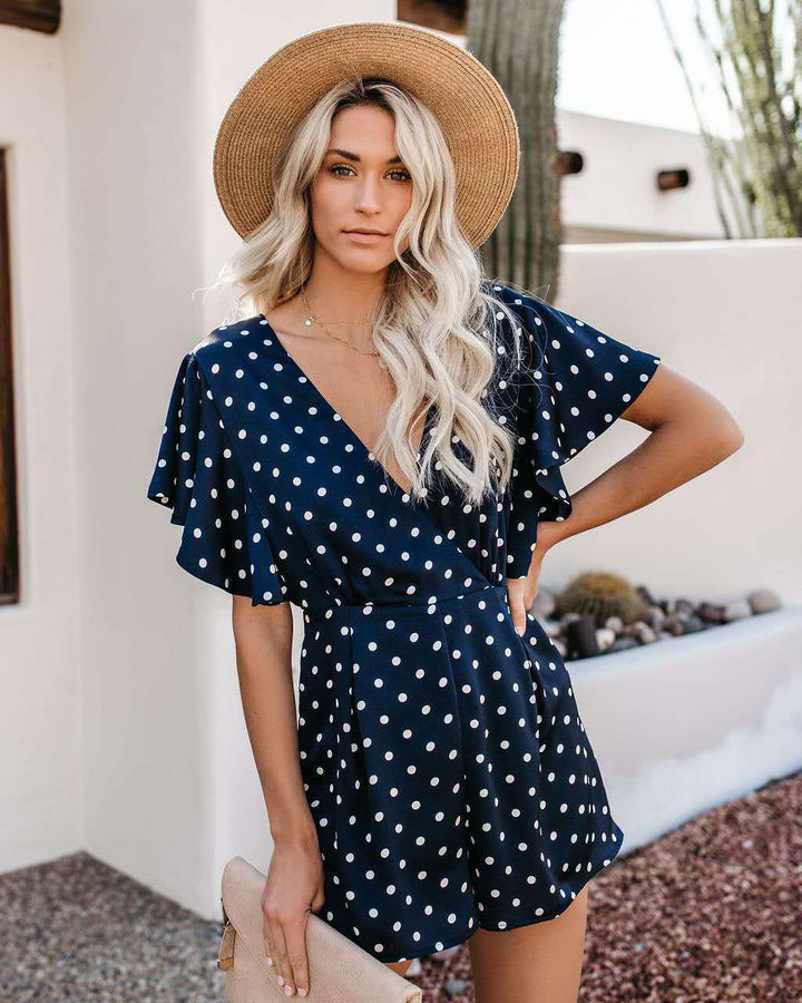 Damer jumpsuit med elegant V-hals och volangdetaljer Mirla-Eva Jonsson