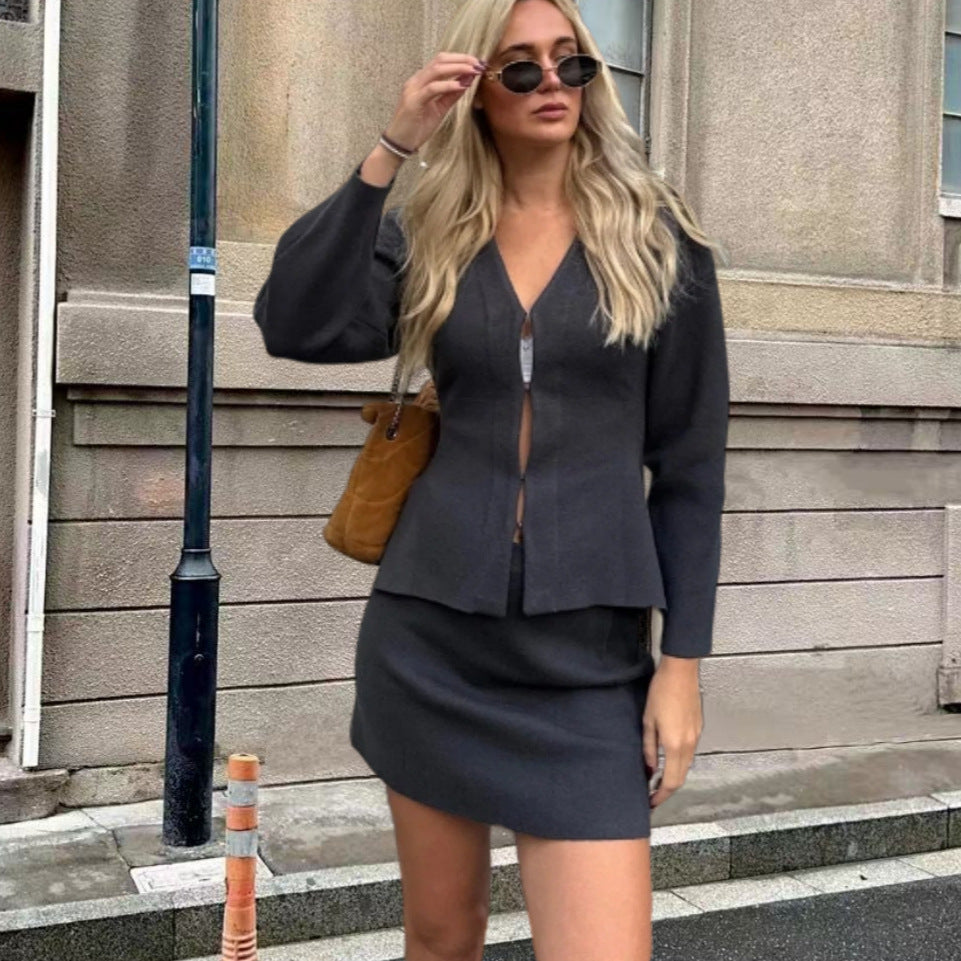 Damer kavaj och kjolset med elegant skärning och modernt design Mirla-Eva Jonsson