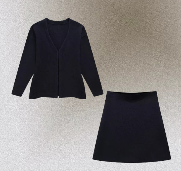 Damer kavaj och kjolset med elegant skärning och modernt design Mirla-Eva Jonsson