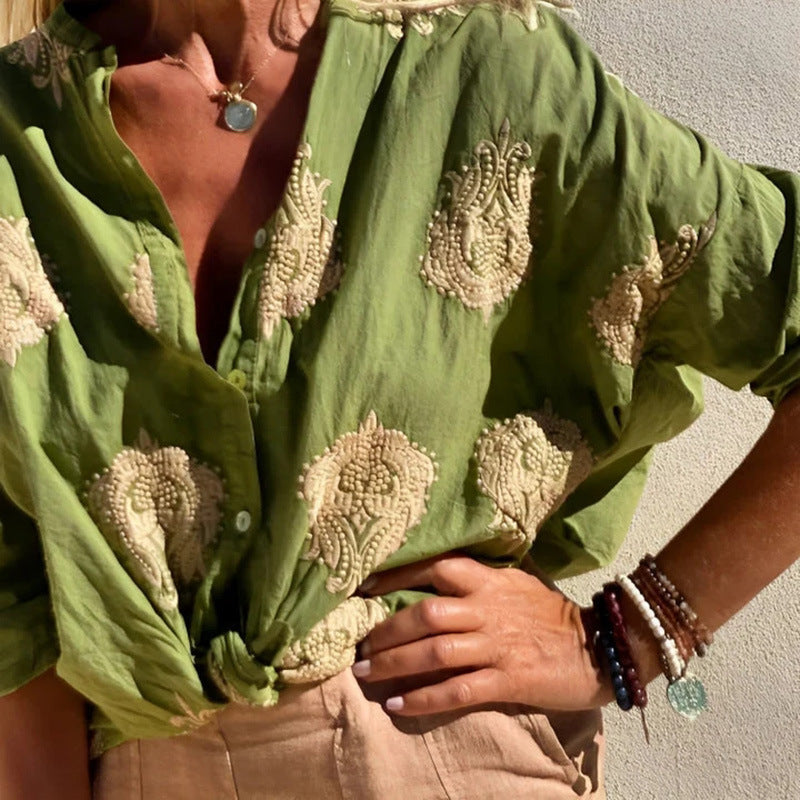 Damer knapplösa blus med blommönster broderier Mirla-Eva Jonsson
