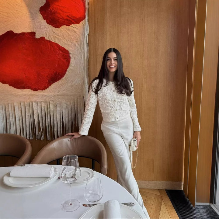 Damer kofta med eleganta knapppdetaljer och fint virkade mönster Mirla-Eva Jonsson