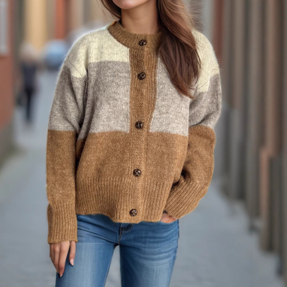 Damer kofta med knapplös design och moderna färgklipp Mirla-Eva Jonsson