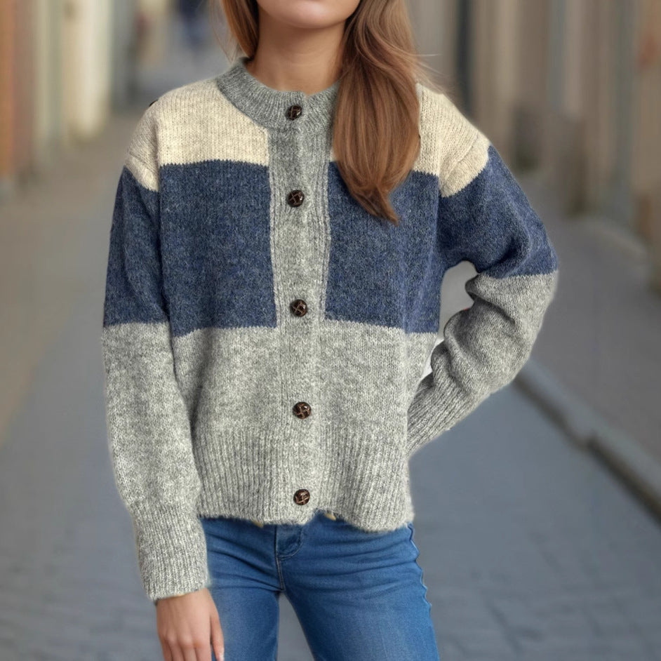 Damer kofta med knapplös design och moderna färgklipp Mirla-Eva Jonsson