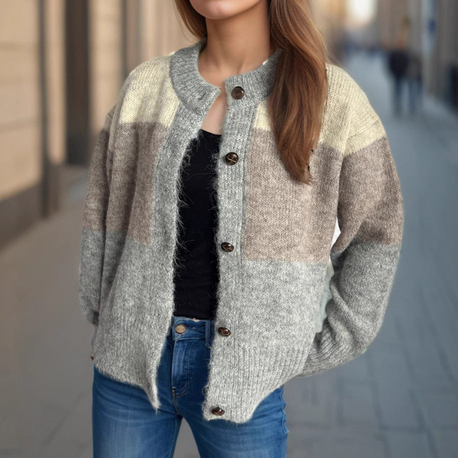 Damer kofta med knapplös design och moderna färgklipp Mirla-Eva Jonsson