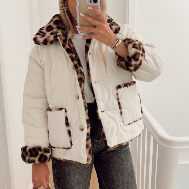 Damer konstaffjacka med modernt leopardmönster och bekväm passform Mirla-Eva Jonsson