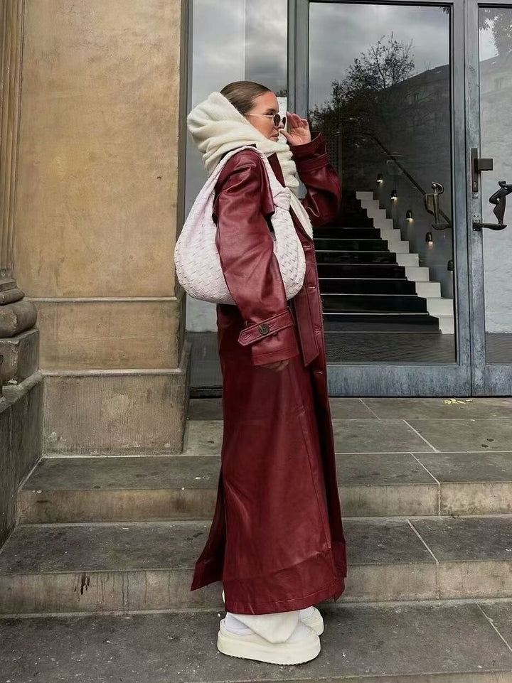 Damer konstläder trenchcoat med midjejusterbart bälte och snygg krage Mirla-Eva Jonsson