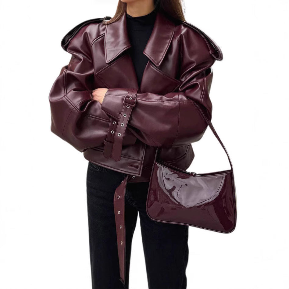 Damer konstläderjacka i oversized-design med remmar och nya detaljer Mirla-Eva Jonsson