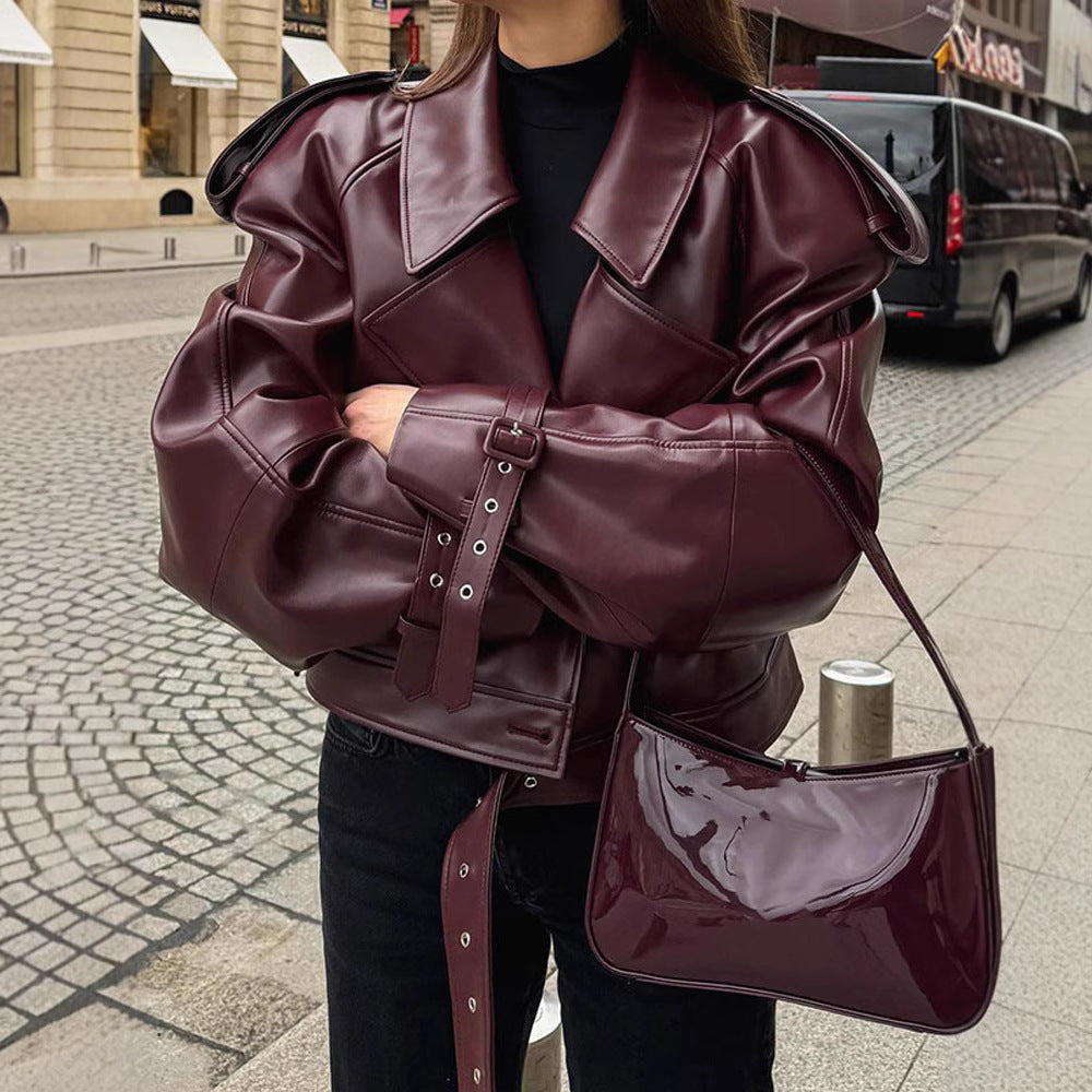 Damer konstläderjacka i oversized-design med remmar och nya detaljer Mirla-Eva Jonsson