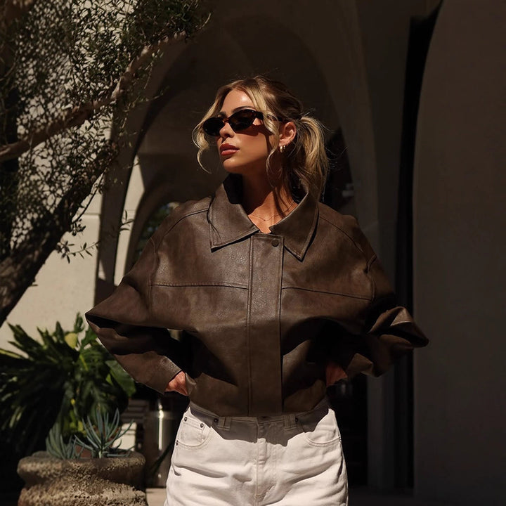 Damer konstläderjacka med avslappnad oversized skärning Mirla-Eva Jonsson