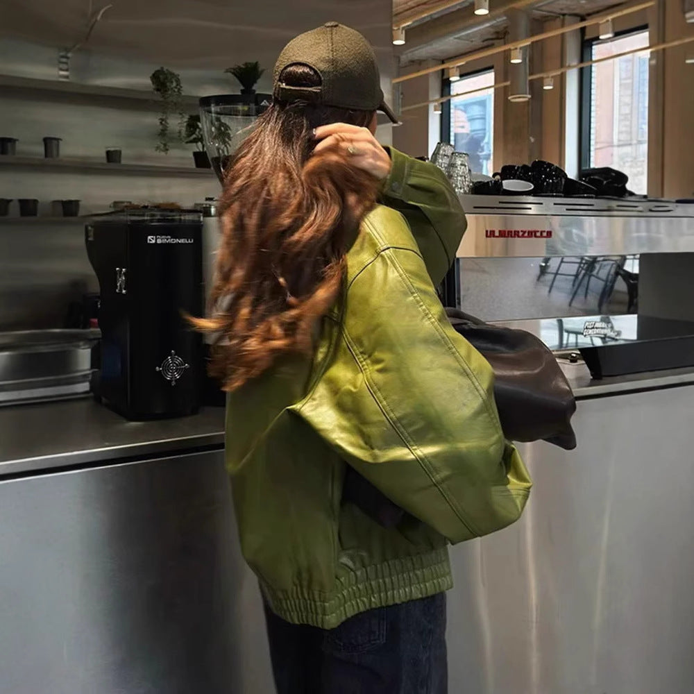Damer konstläderjacka med praktiska fickor och modern snitt Mirla-Eva Jonsson