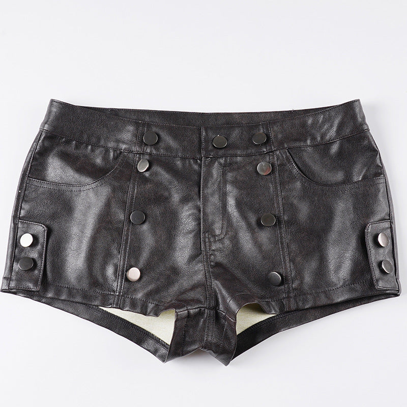 Damer konstlädershorts med dekorativa knapprand detaljer Mirla-Eva Jonsson