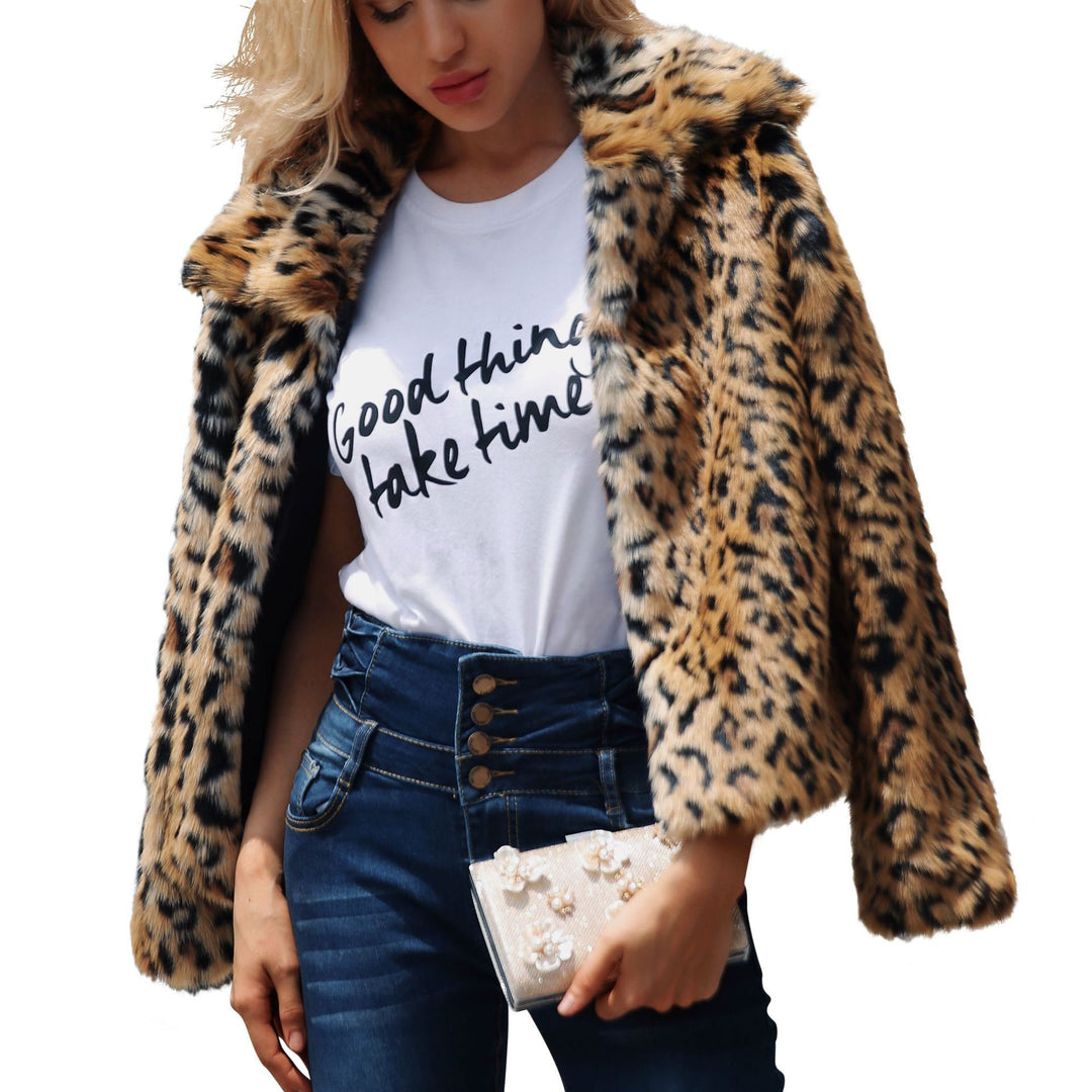 Damer konstpälsjacka i elegant leopardmönster med moderiktigt snitt Mirla-Eva Jonsson