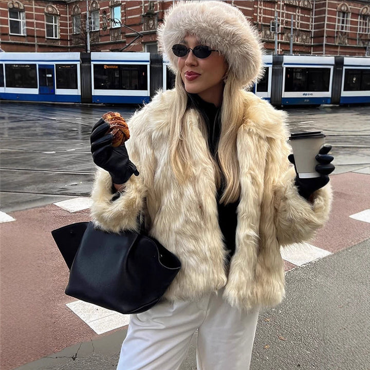Damer konstpälsjacka med lyxig krage och elegant skärning Mirla-Eva Jonsson