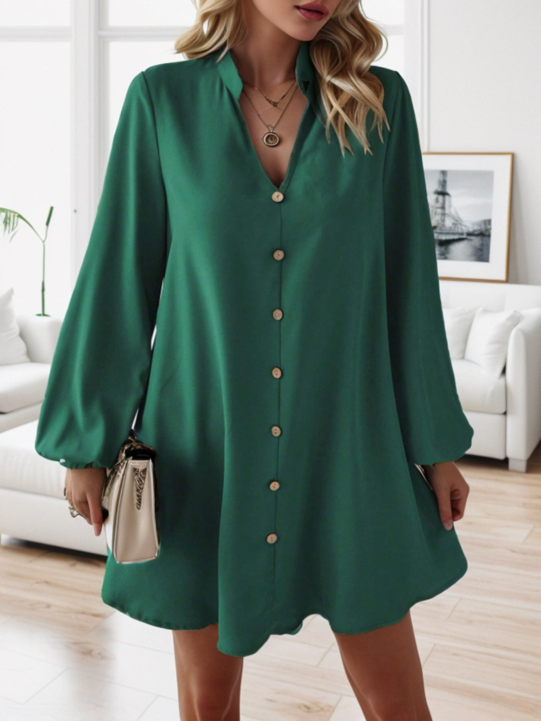 Damer kort klänning med knapplist och eleganta puffärmar Mirla-Eva Jonsson