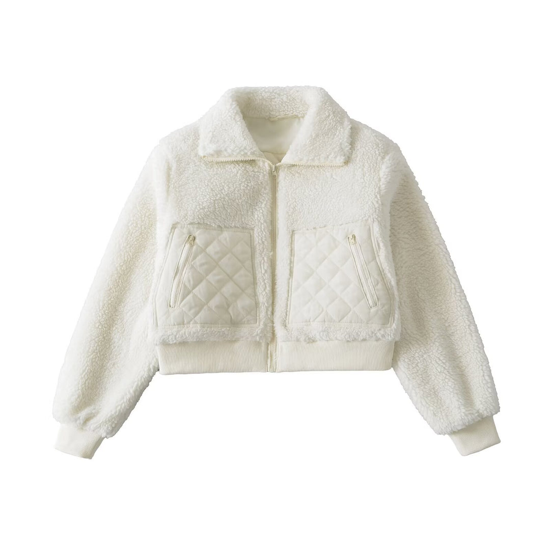 Damer kort övergångjacka med mjukt foder av teddy-material och modiga quiltade detaljer Mirla-Eva Jonsson