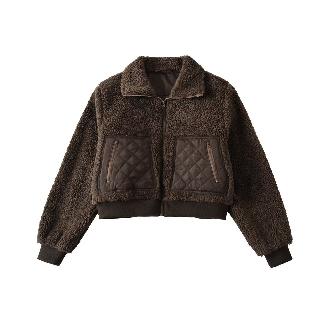 Damer kort övergångjacka med mjukt foder av teddy-material och modiga quiltade detaljer Mirla-Eva Jonsson