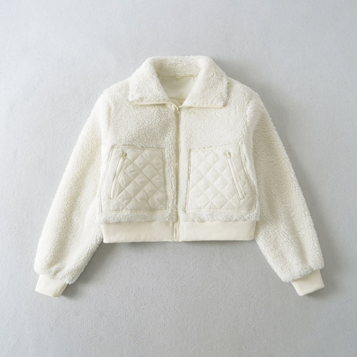 Damer kort övergångjacka med mjukt foder av teddy-material och modiga quiltade detaljer Mirla-Eva Jonsson