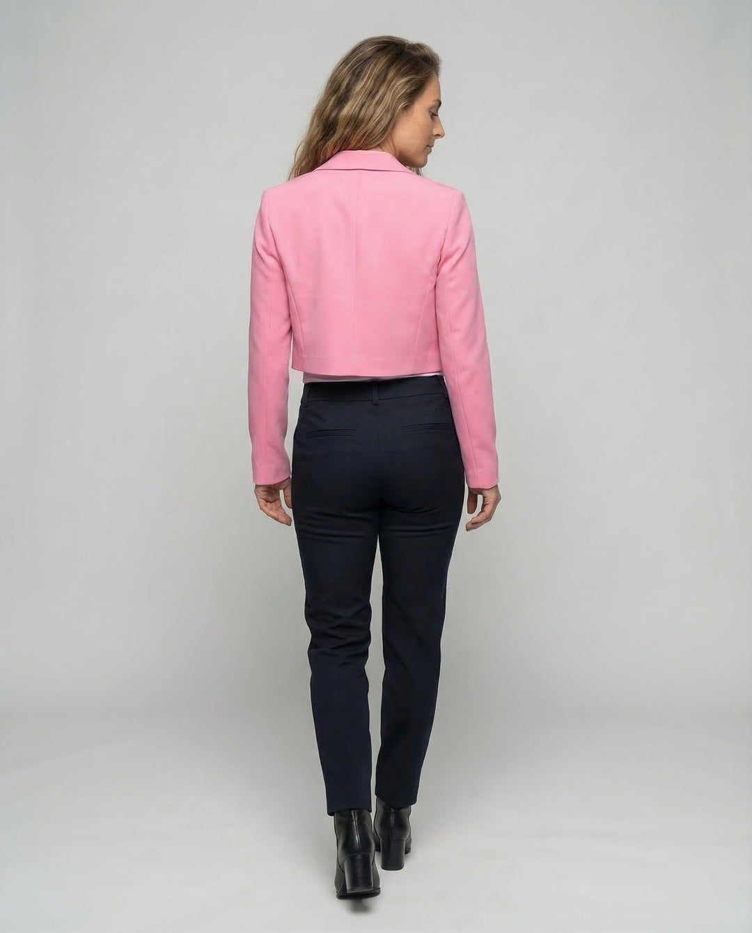 Damer kort skuren blazer med slagkrage-Eva Jonsson