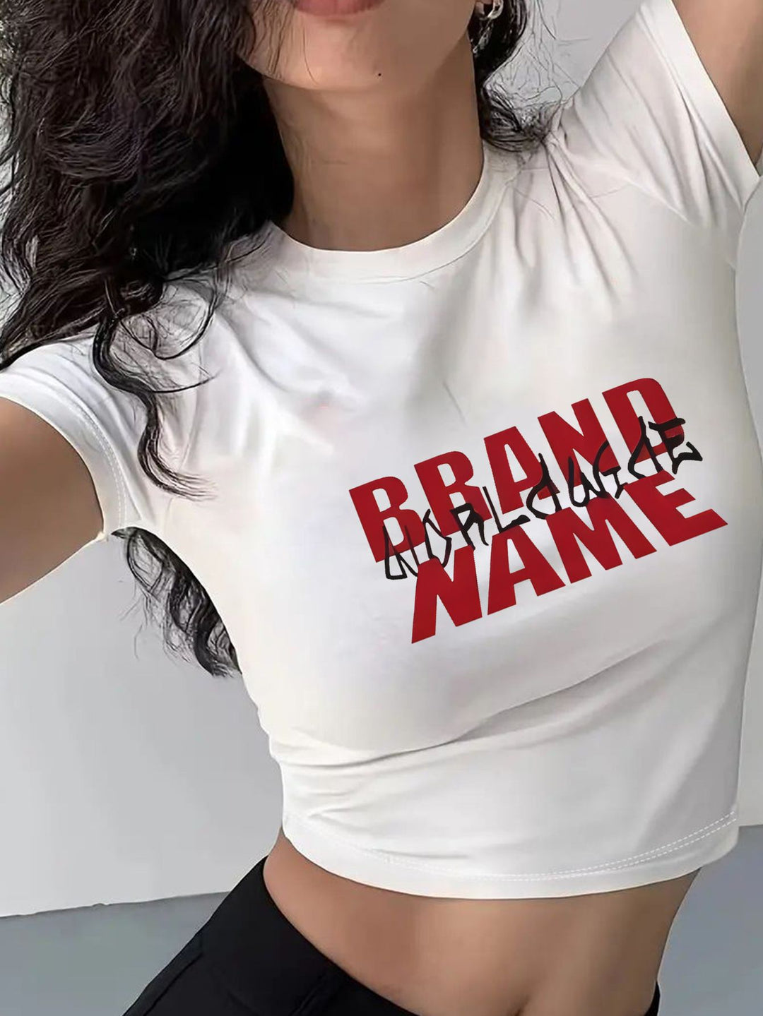 Damer kortärmad T-shirt med tryckt läppmotiv Mirla-Eva Jonsson