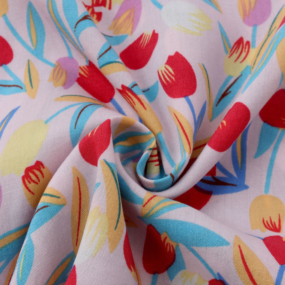 Damer kortärmad blus med blommigt patchwork-design Mirla-Eva Jonsson