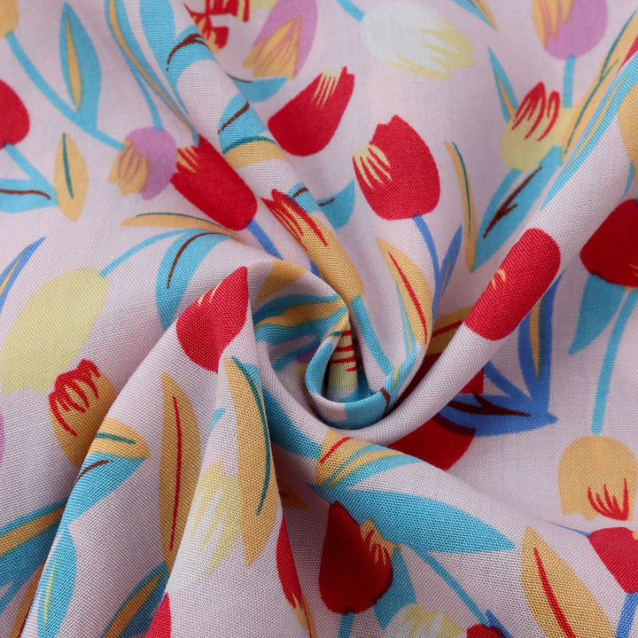 Damer kortärmad blus med blommigt patchwork-design Mirla-Eva Jonsson