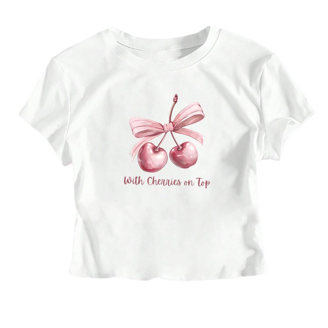 Damer kortärmad crop-t-shirt med glad körsbärsmotiv och snöreapplikation Mirla-Eva Jonsson