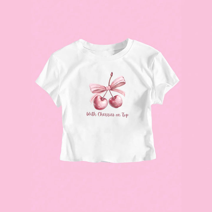 Damer kortärmad crop-t-shirt med glad körsbärsmotiv och snöreapplikation Mirla-Eva Jonsson