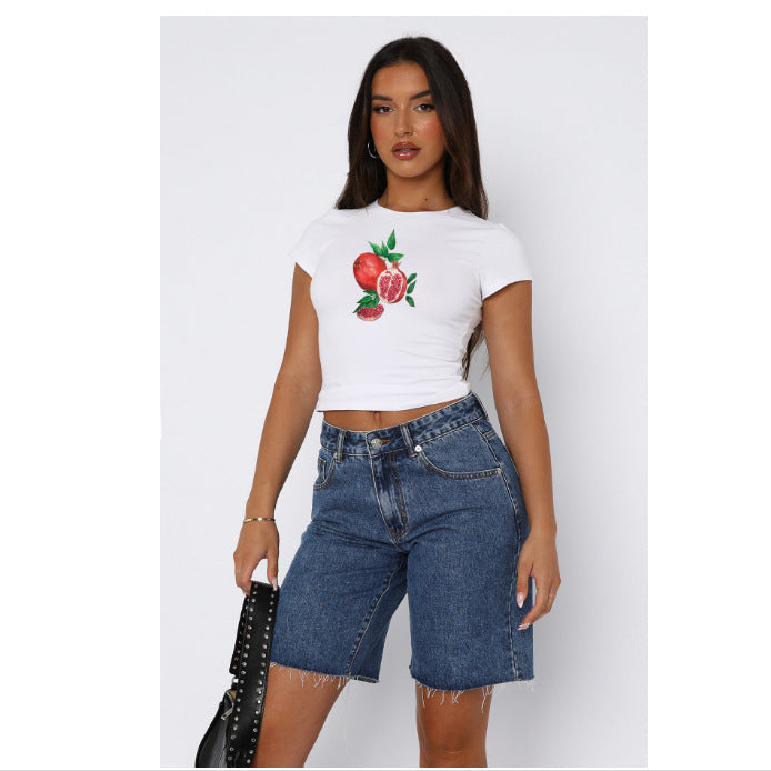 Damer kortärmad crop-top med fruktigt motiv och figurformad skärning Mirla-Eva Jonsson
