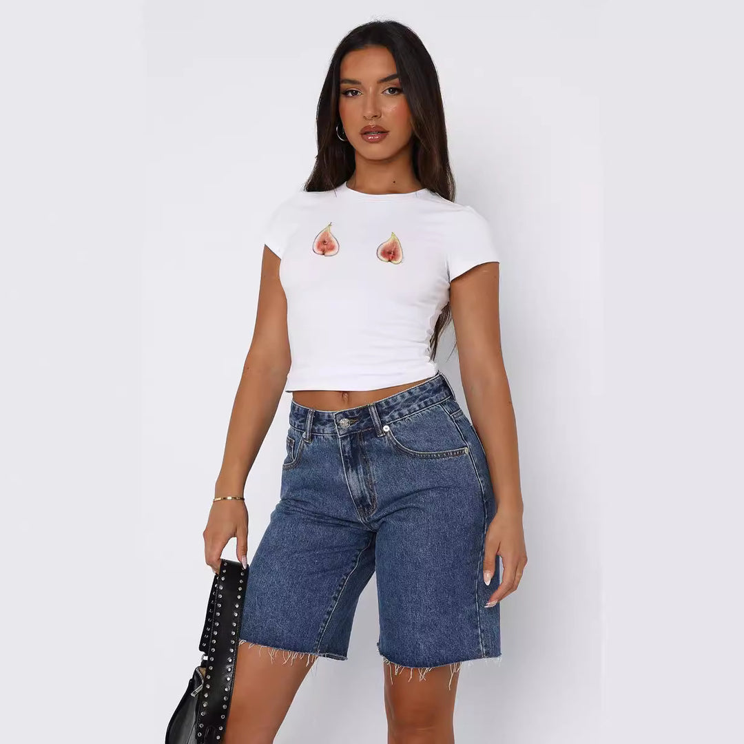 Damer kortärmad crop-top med fruktigt motiv och figurformad skärning Mirla-Eva Jonsson